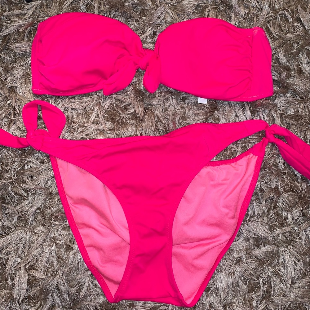 Victoria’s Secret bikini